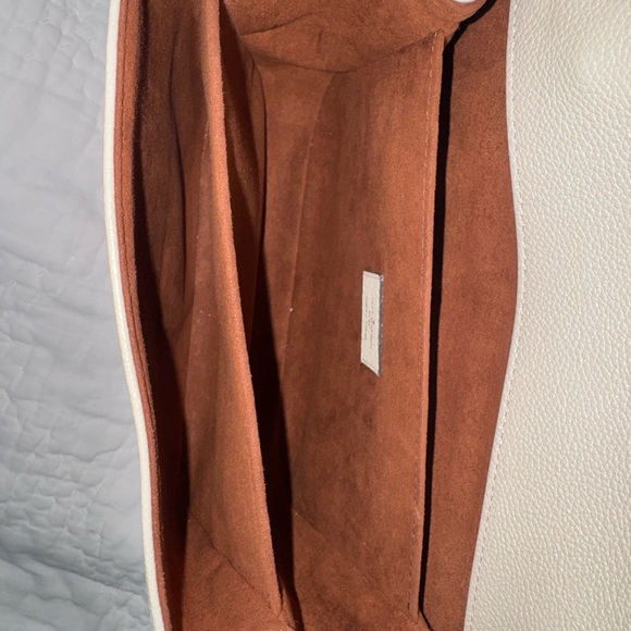 LOUIS VUITTON EMPREINTE
BRAIDED POCHETTE METIS
CREME BEIGE CARAMEL - Picture 3 of 7